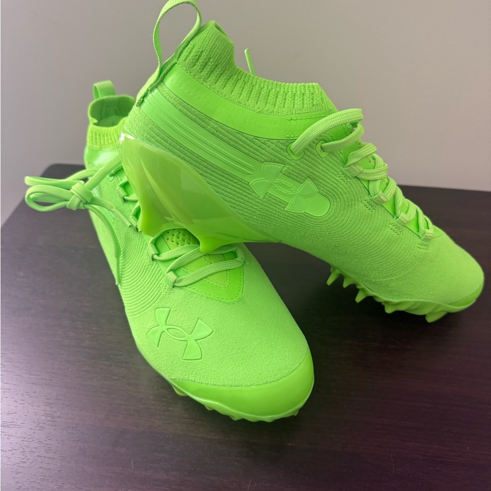 Under Armour Men’s Spotlight Pro Suede football cleats